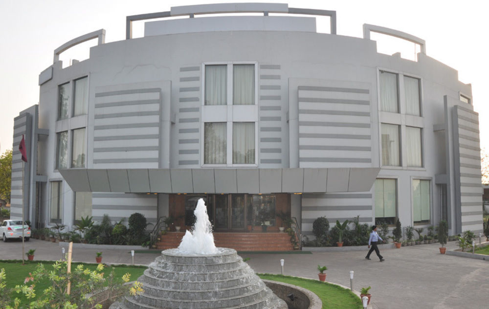 فندق بوهفانيشفارفي  ذا كراون بهوبانيسوار المظهر الخارجي الصورة